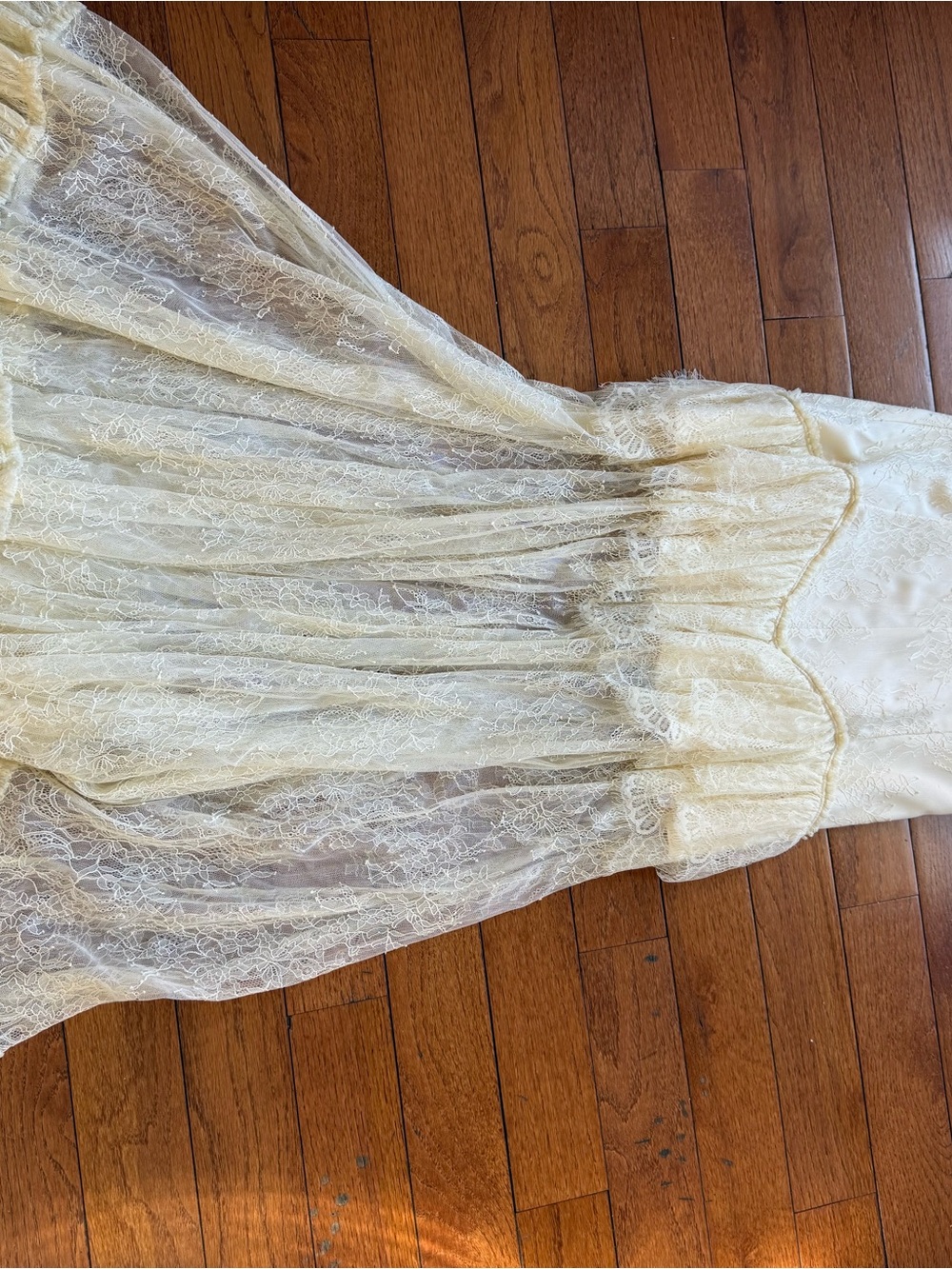 DE LA VALI Kala Lace Midi Dress - Picture 6 of 12